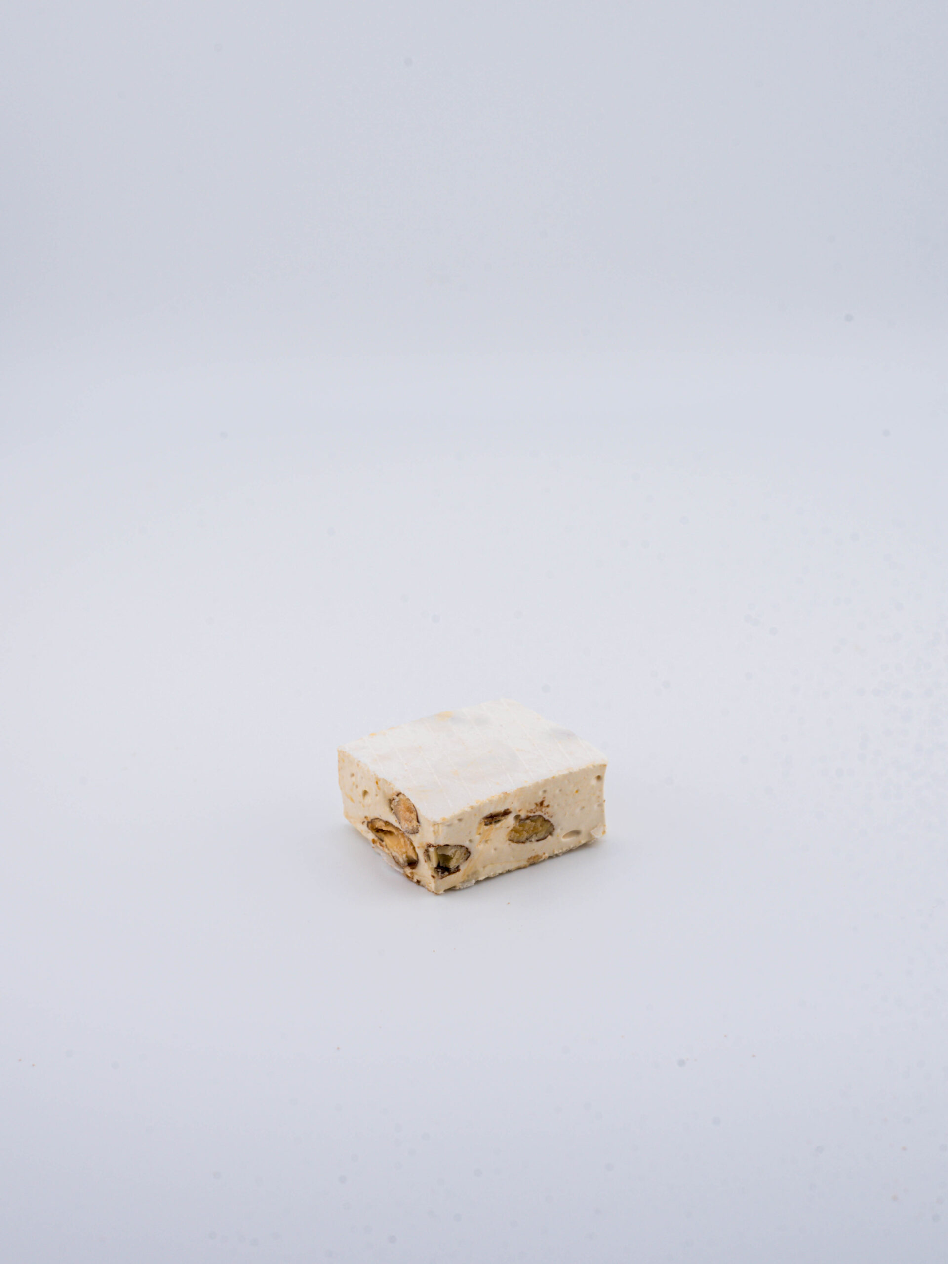 Torrone alla mandorla in porzioni